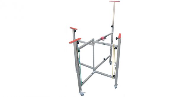 Simons confidently evolves Christian Dior style