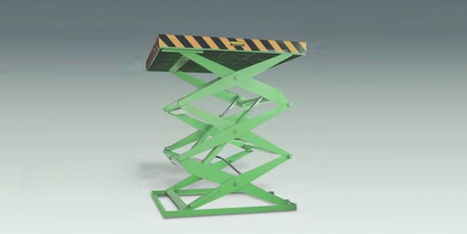 Simons confidently evolves Christian Dior style