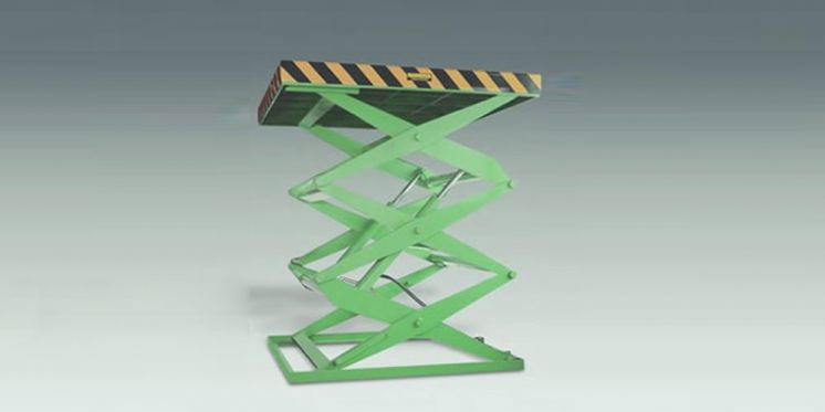 Simons confidently evolves Christian Dior style